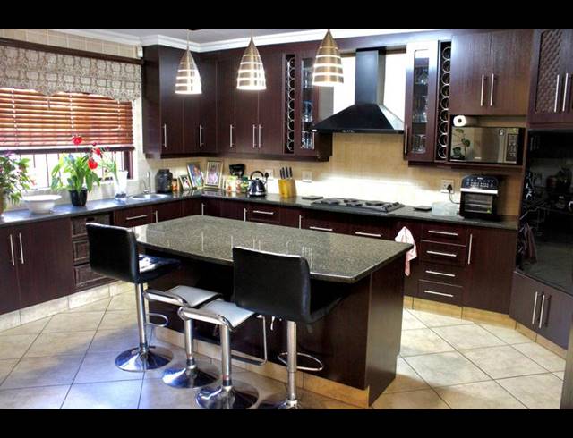 3 BEDROOM HOUSE FOR SALE IN ZAMBEZI COUNTRY ESTATE